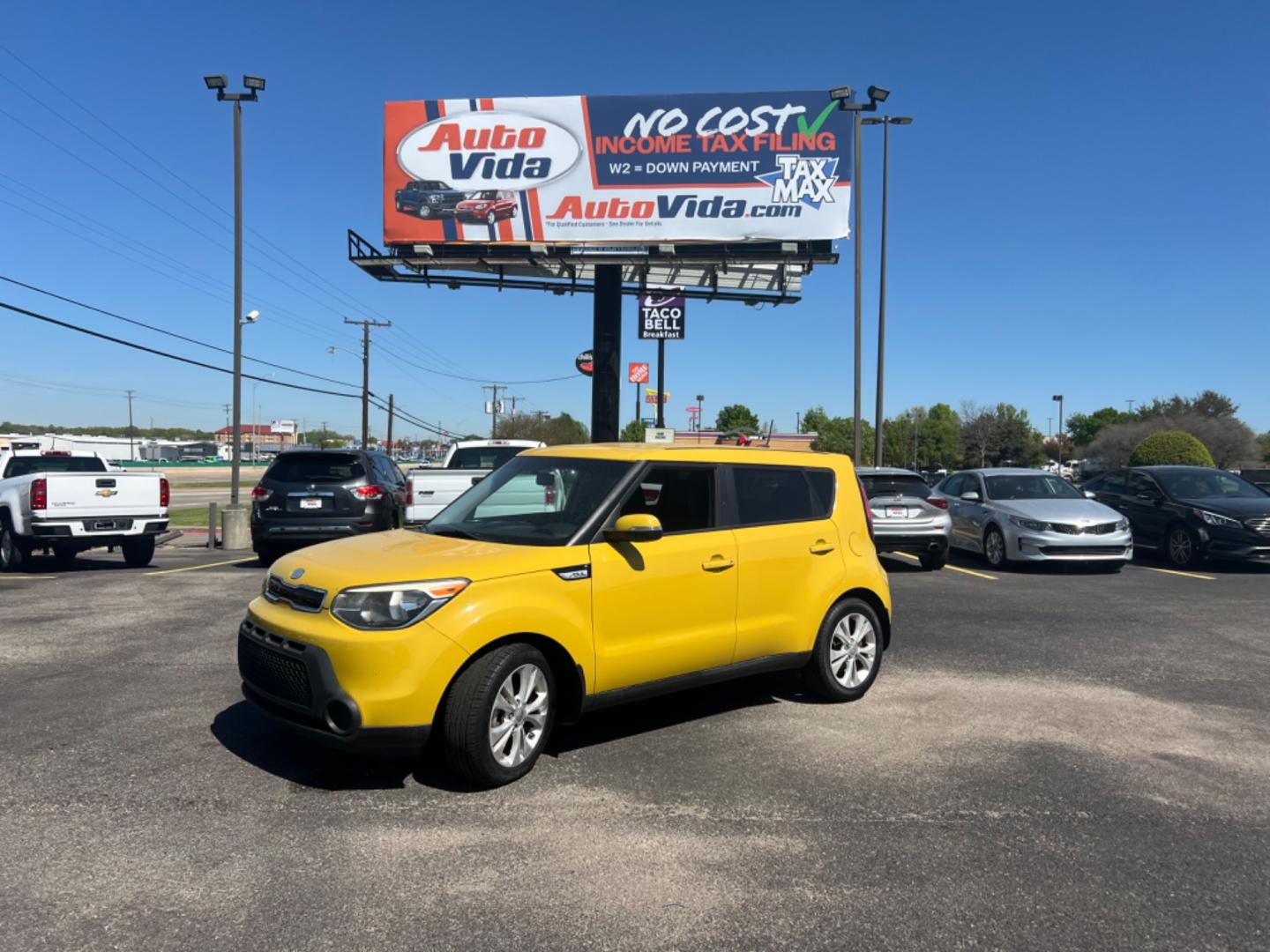 2014 YELLOW Kia Soul + (KNDJP3A57E7) with an 2.0L L4 DOHC 16V engine, 6-Speed Automatic transmission, located at 420 I-35E, Lancaster, TX, 75146, (469) 297-4144, 32.593929, -96.823685 - Photo#0